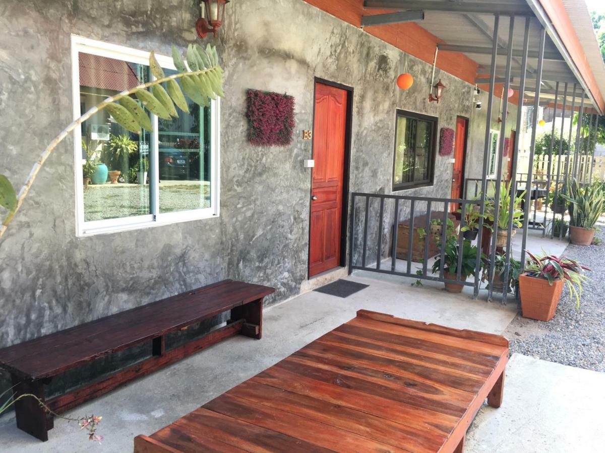 Muangchaem House 2* מאה צ'אם